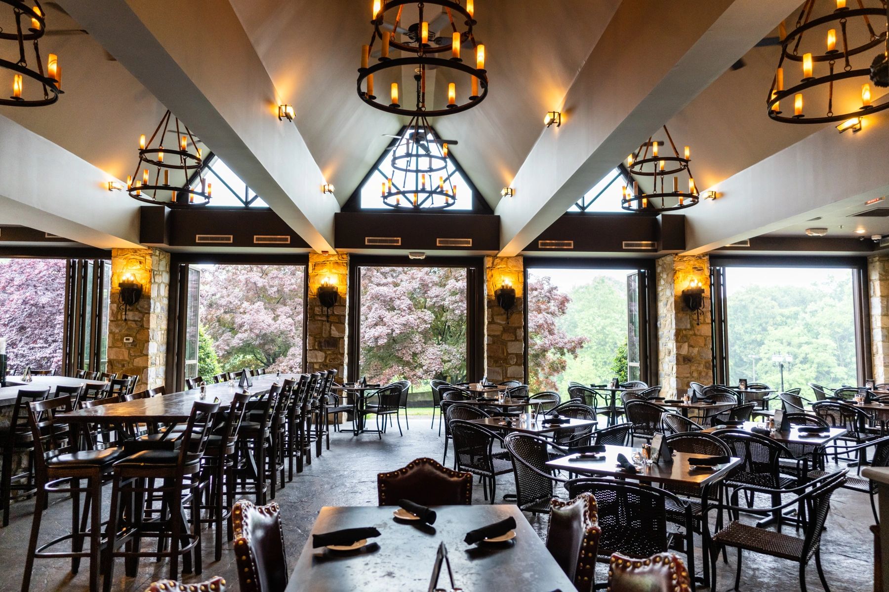 The Knight's Pub American Restaurant, Takeout, Out Door Dining